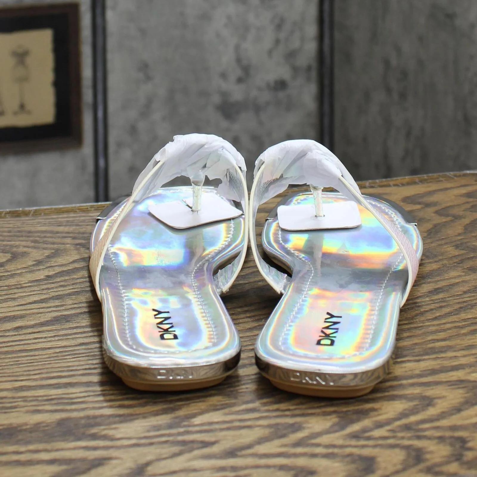 DKNY Women's Flat Logo Sandal K4169795 Silver Iridescent Halcott 8.5M