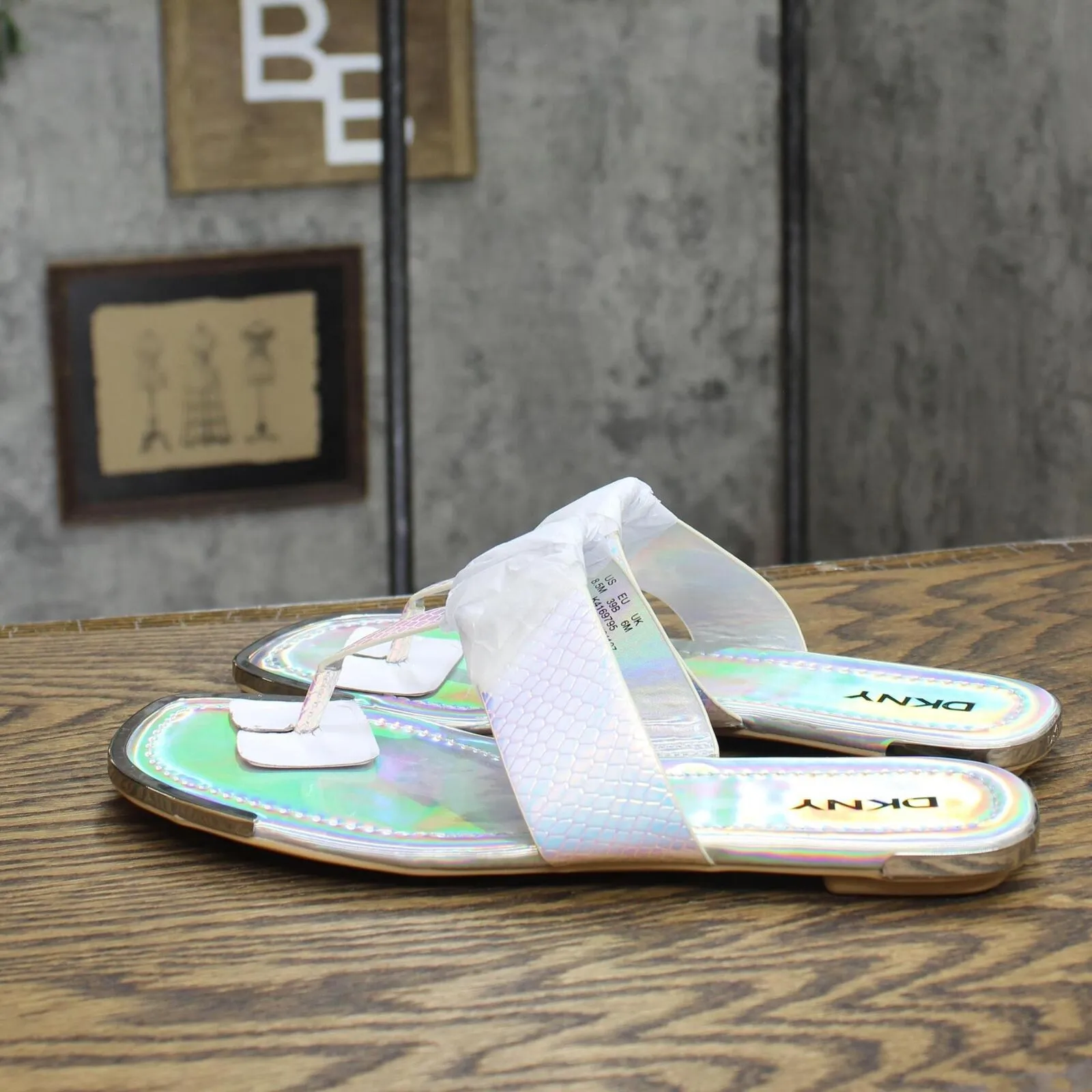 DKNY Women's Flat Logo Sandal K4169795 Silver Iridescent Halcott 8.5M