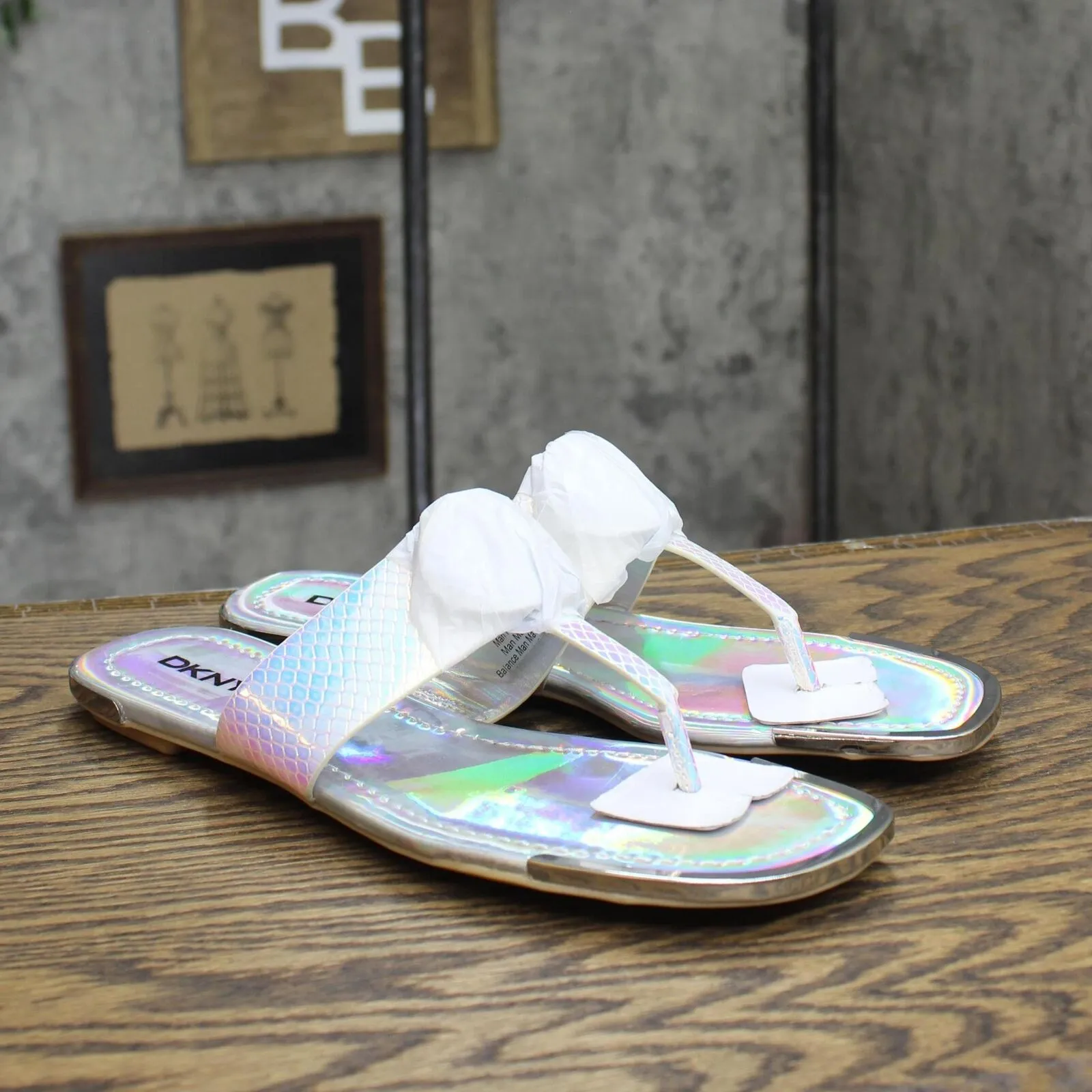 DKNY Women's Flat Logo Sandal K4169795 Silver Iridescent Halcott 8.5M
