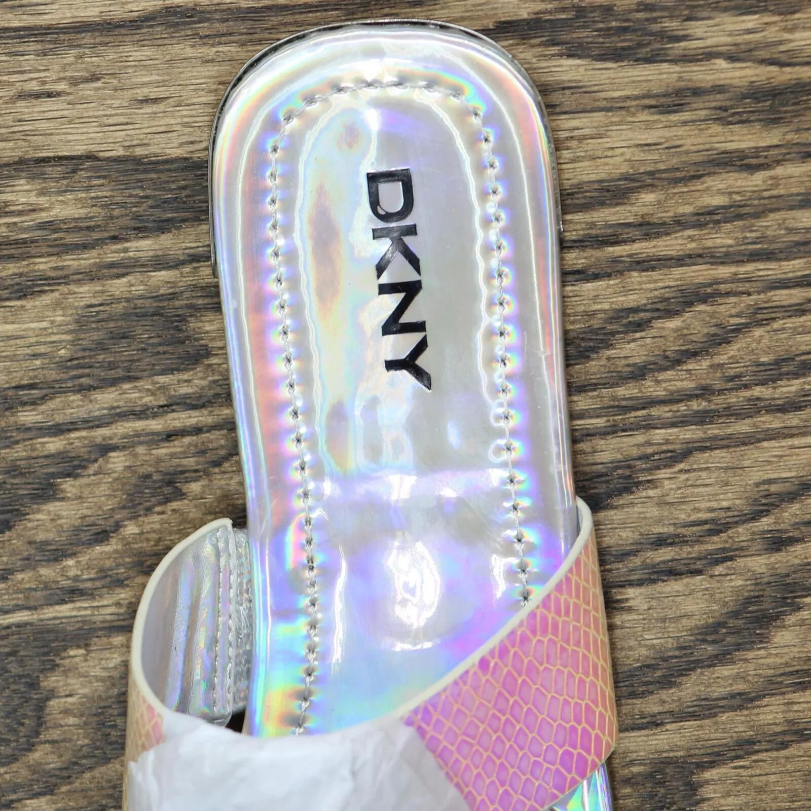 DKNY Women's Flat Logo Sandal K4169795 Silver Iridescent Halcott 8.5M