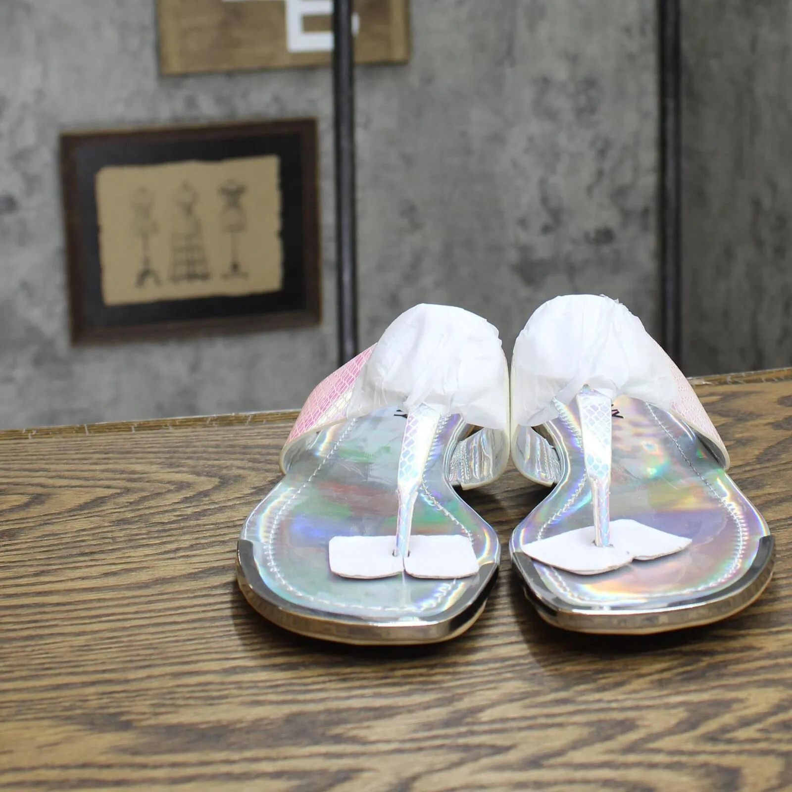 DKNY Women's Flat Logo Sandal K4169795 Silver Iridescent Halcott 8.5M