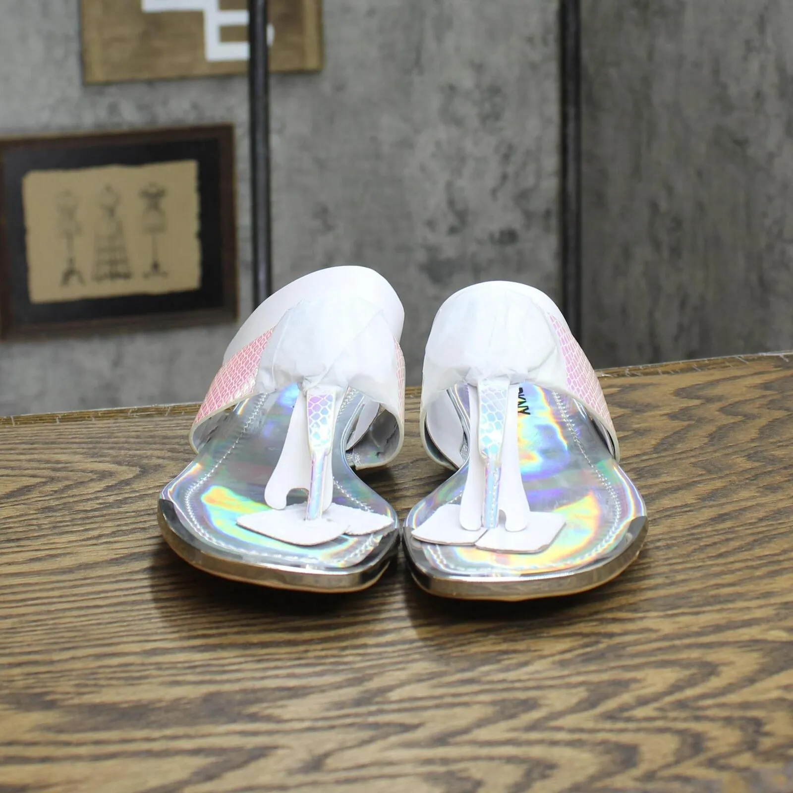 DKNY Women's Footwear Isha Flat Sandal K4169795 Silver Iridescent Halcott 8M