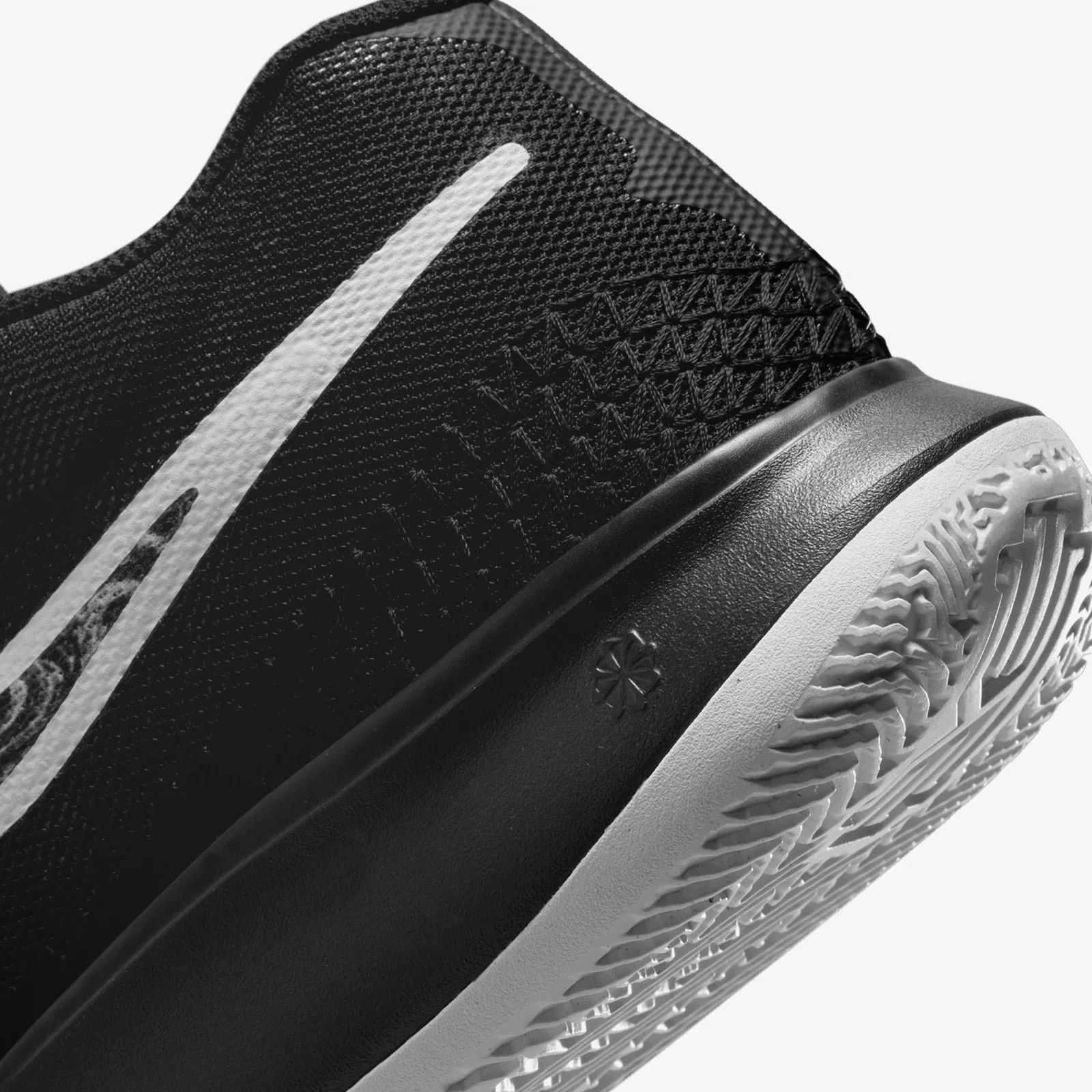 Kyrie Flytrap 6 - Black/White