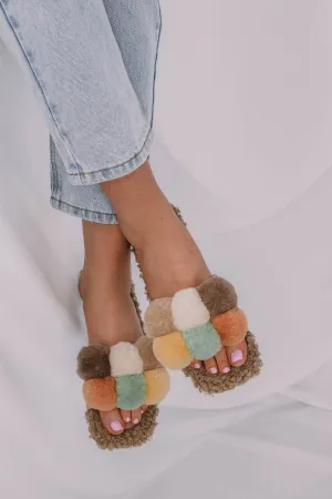 Marta Pom Pom Slide