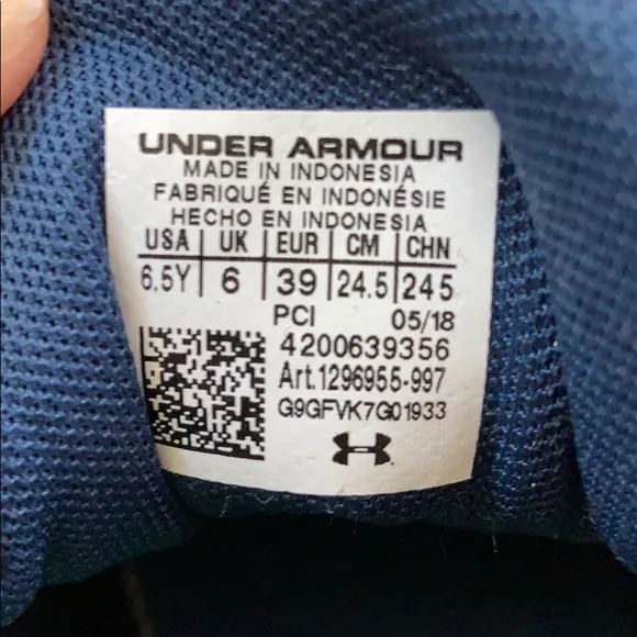 NEW UNDER ARMOUR Boys Slingflex Blue sz 6.5Y