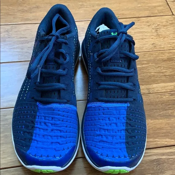 NEW UNDER ARMOUR Boys Slingflex Blue sz 6.5Y