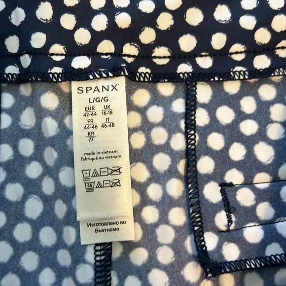 Spanx Large Shorts 6” Sunshine Shorts in Navy Painted Dot NWT