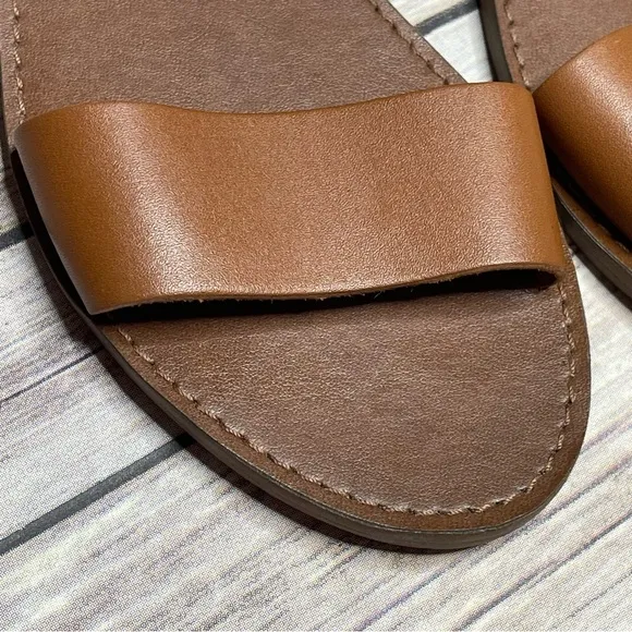 Steve Madden Donddi Tan Leather Flat Sandal With Buckle 8.5 NEW Without Box
