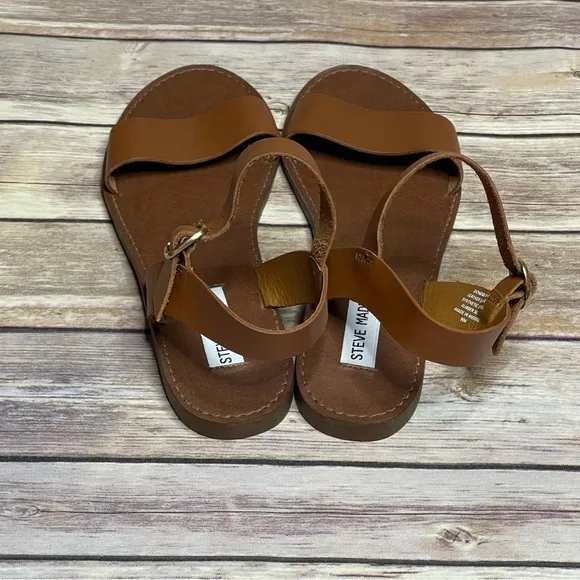Steve Madden Donddi Tan Leather Flat Sandal With Buckle 8.5 NEW Without Box