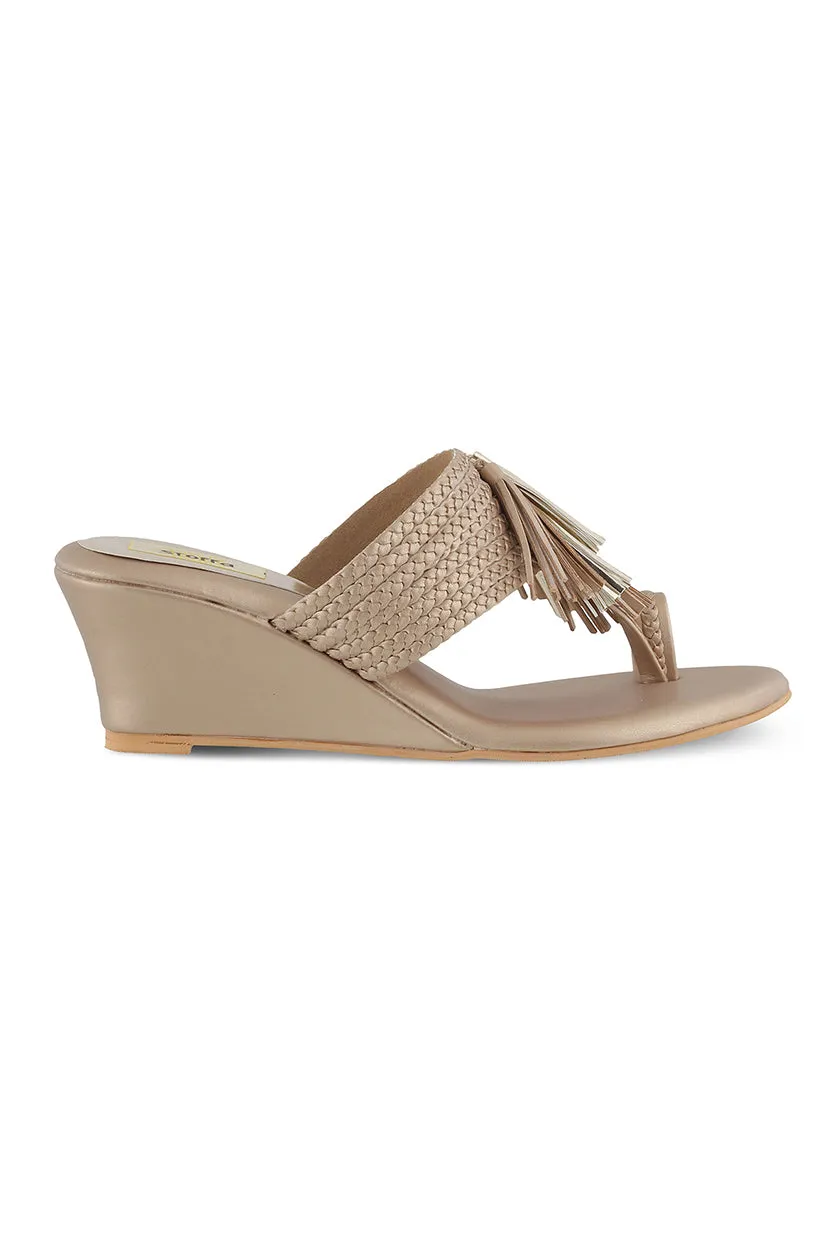 Tassle  Low K Wedges Champagne