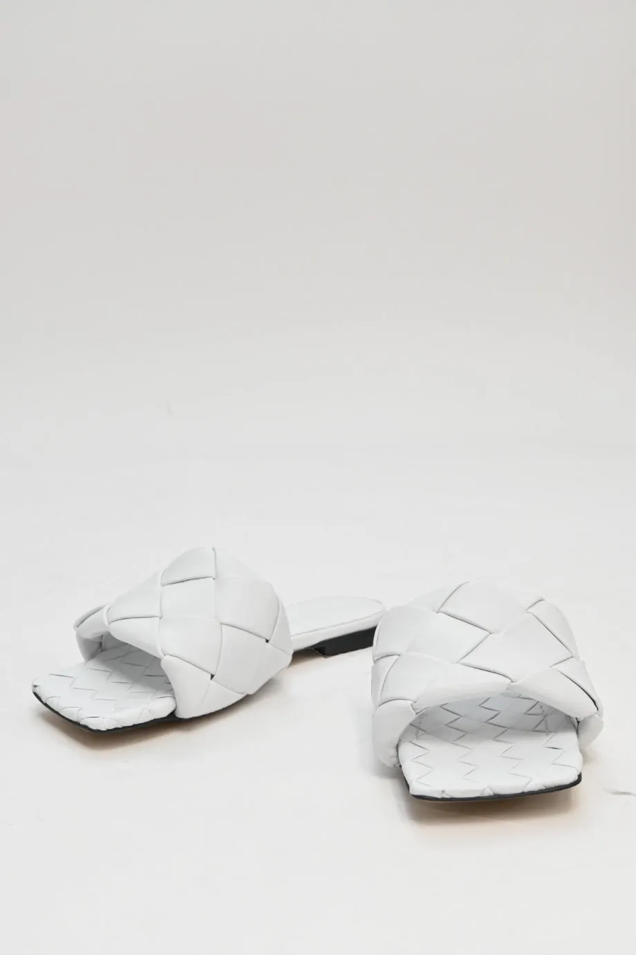 [WS6886] Bottega Veneta | Flat sandals