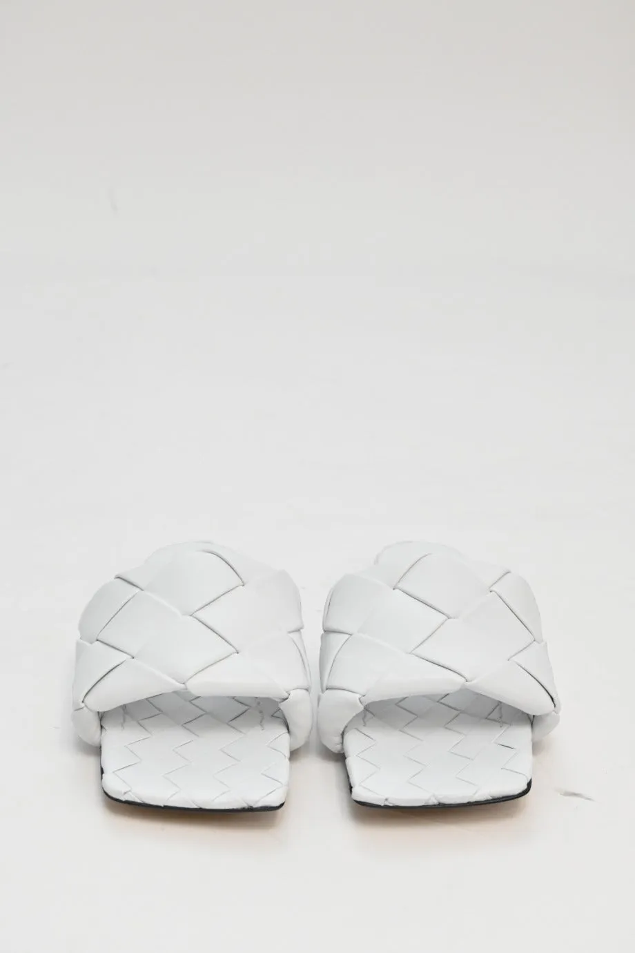 [WS6886] Bottega Veneta | Flat sandals